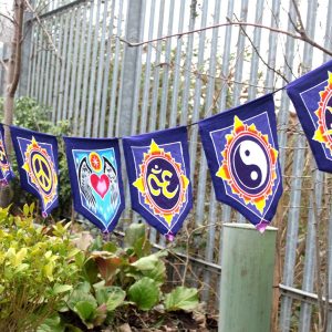 bG9jYWw6Ly9tZWRpYS85SC8wRC82MFIzMEMxRzZHVzMwRDlILzExYWUzNDYxLmpwZWc.jpg 7 Flags Banner - Love in the Center