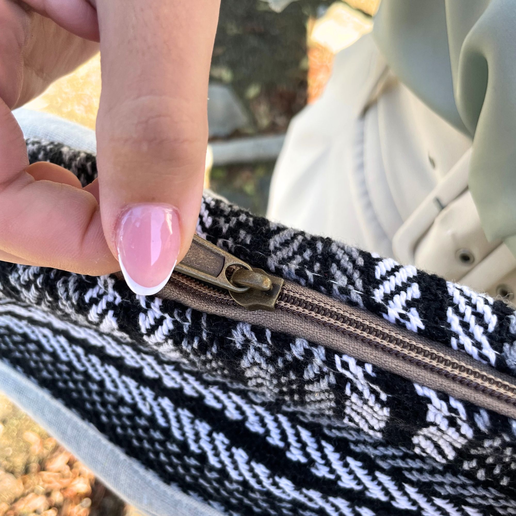 Soft Banjar Laptop Bag - Grey Strips - Image 3