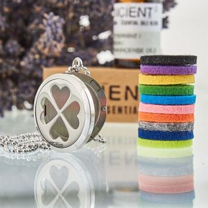 bG9jYWw6Ly9tZWRpYS85Ti84RS82MFIzMEMxRzZNVEs4RTlOLzNiYmE3OTZmLmpwZWc.jpg Aromatherapy Diffuser Necklace - Four Leaf Clover 30mm