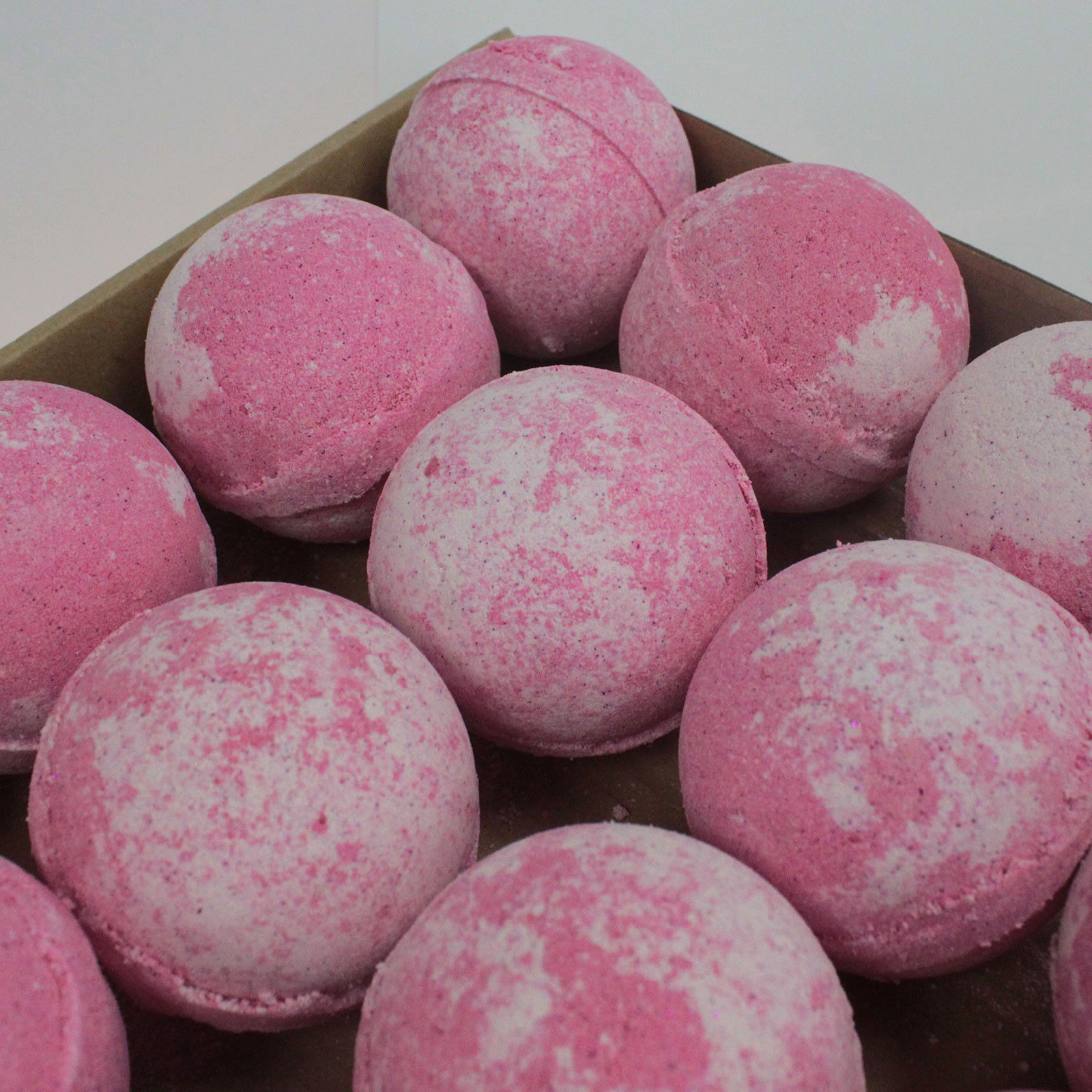 Bubblegum Jumbo Bath Bomb - Image 2