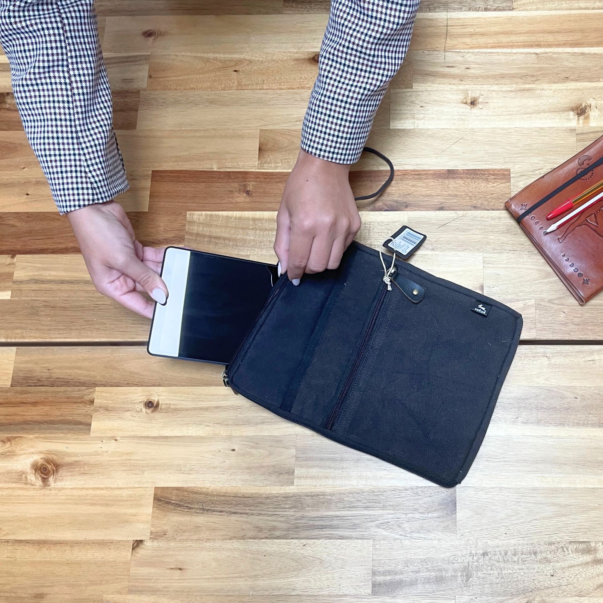 Stonewash Tablet Pouch - Charcoal - Image 5