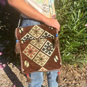 bG9jYWw6Ly9tZWRpYS8xUy9BRC82MFIzMEMxRzZSVzNBRDFTLzdmZGVmNzYxLmpwZWc.jpg Chocolate Kilim Messenger Festival Bag