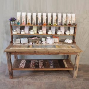 bG9jYWw6Ly9tZWRpYS9IUy8wRC82MFIzMEMxRzZNUzMwREhTL2M4YzRlMzBlLmpwZWc-2.jpg A&C 1.8m Standard Table with top shelf